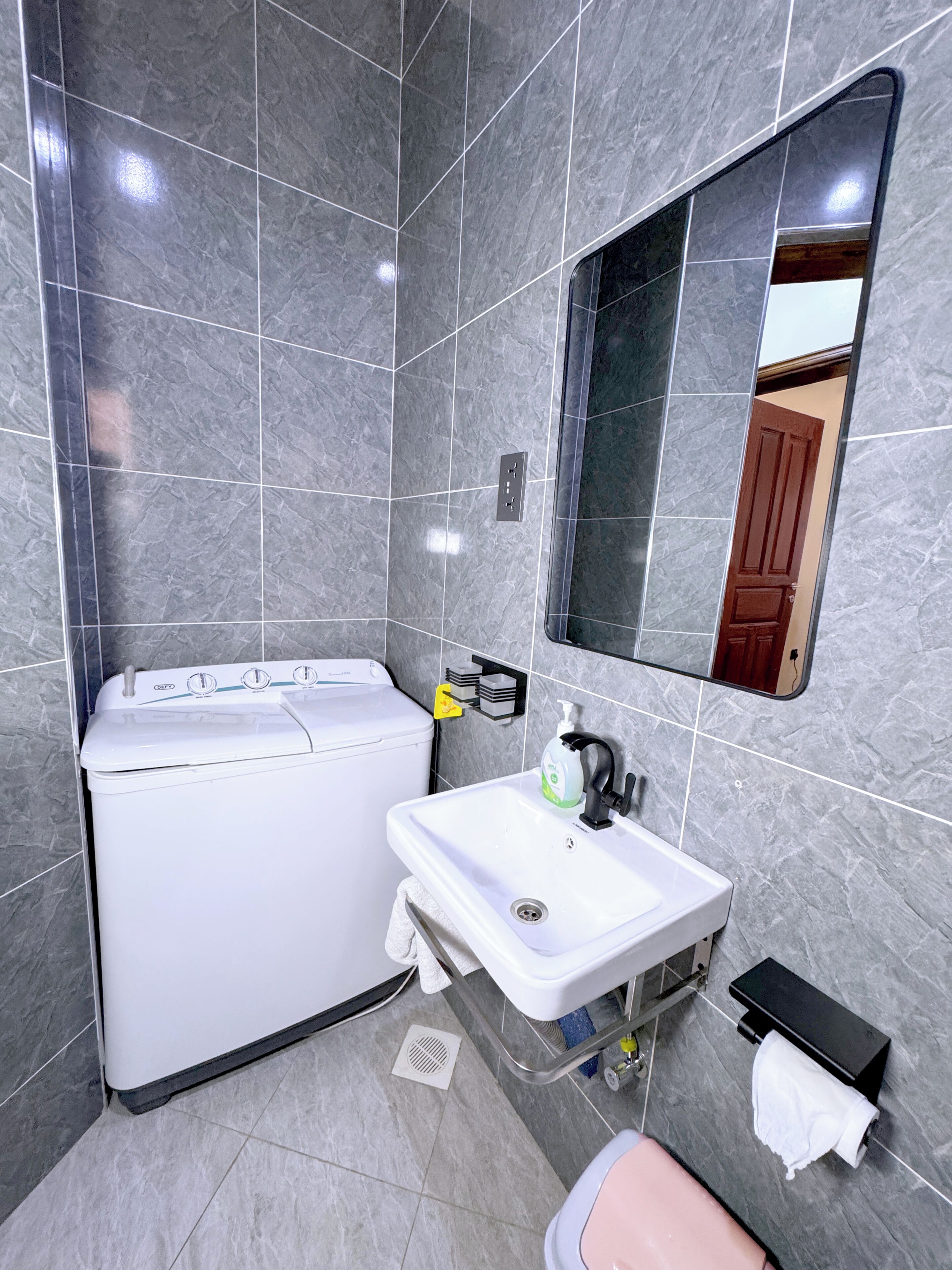 Departamento Confort, balcón, vista a la ciudad | Baño