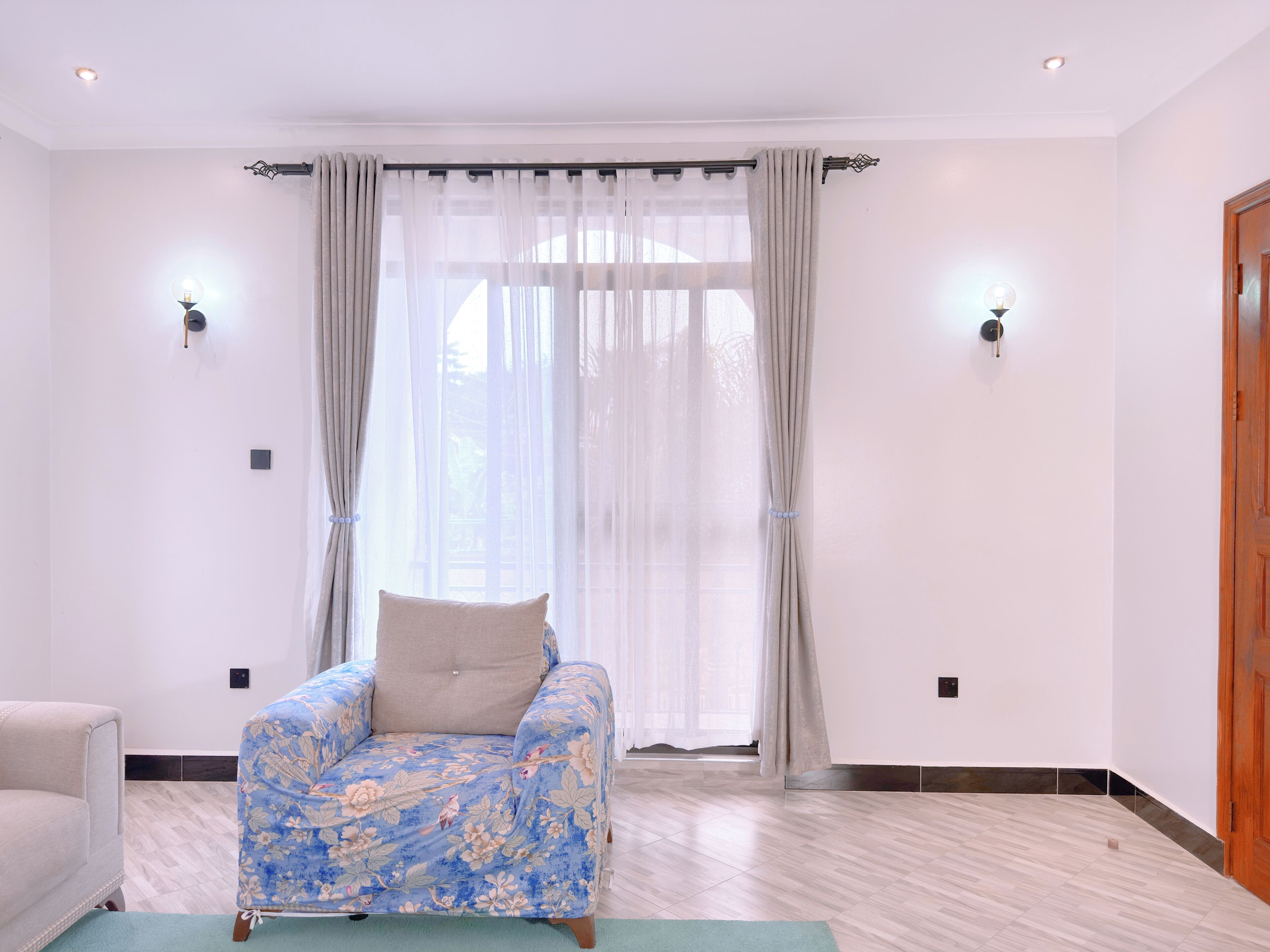 Comfort Apartment, Balcony, City View | Living area