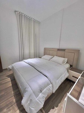 2 bedrooms, iron/ironing board, WiFi, wheelchair access - هادئ ونظيف ويتميز بأطلاله ع حديقه جميله جدا ويتميز (Cairo Governorate)