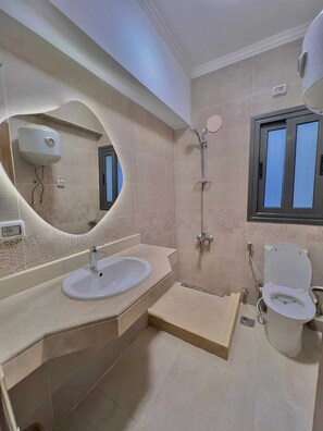 Towels - هادئ ونظيف ويتميز بأطلاله ع حديقه جميله جدا ويتميز (Cairo Governorate)