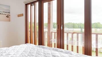 3 slaapkamers, een strijkplank/strijkijzer, wifi, beddengoed
