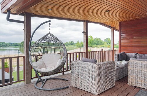 Gorgeous 3-bedroom chalet in wonderful tranquil Erm perfect for relaxing getaway