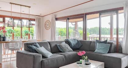 Gorgeous 3-bedroom chalet in wonderful tranquil Erm perfect for relaxing getaway