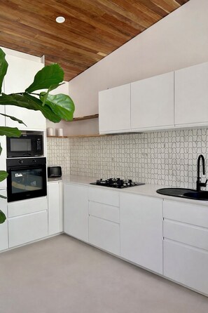 Private kitchen - Brand New 2x2 Escape | Relax & Unwind (Herron)