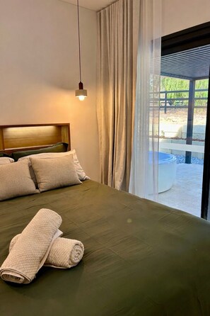 Room - Brand New 2x2 Escape | Relax & Unwind (Herron)