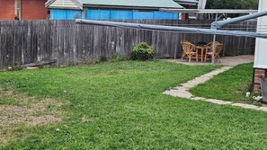 Outdoor dining - Spacious 3BR Home for Family & Work Stays Near Campbelltown | Parking Fast WiFi (Airds)