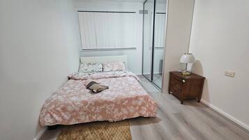 3 bedrooms, in-room safe, desk, iron/ironing board