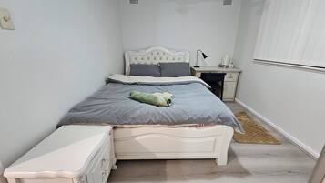3 bedrooms, in-room safe, desk, iron/ironing board