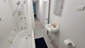 Shower, hair dryer, bidet, towels - Spacious 3BR Home for Family & Work Stays Near Campbelltown | Parking Fast WiFi (Airds)