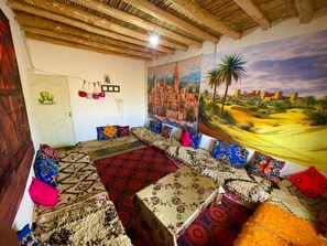 Casa clàssica, vistes al jardí | Interior