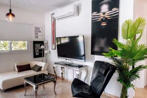 Smart TV, ping pong - Escape to a stunning luxury villa just a short stroll to the famous Nissi Beach. (Ayia Napa)