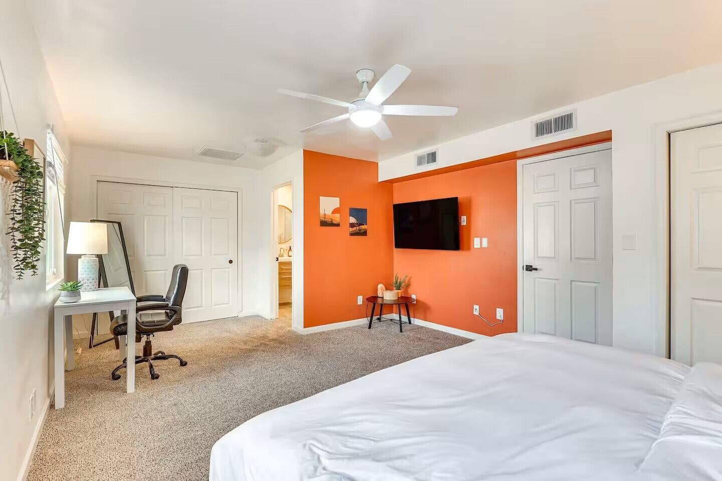 3 bedrooms, travel crib, free WiFi, bed sheets