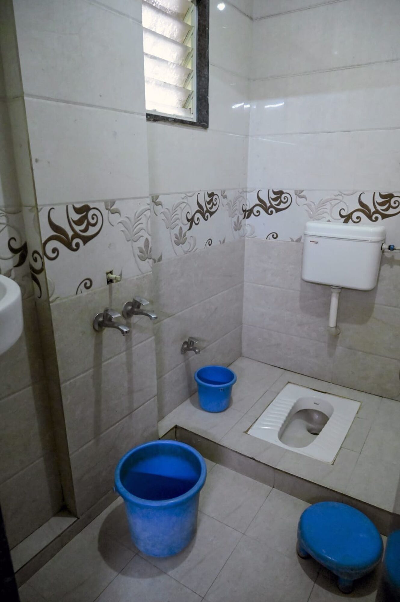 Grand Shared Dormitory | Bathroom