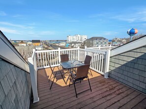 Outdoor dining - Downtown 2 Bedroom Condo Right by the Boardwalk and Ocean! SC#209 (Ocean City)