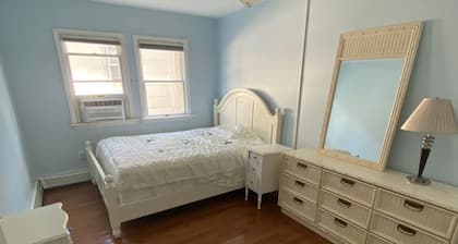 Welcoming 2 Bed Beach Chic Bayside Cottage in America’s Greatest Family Resort