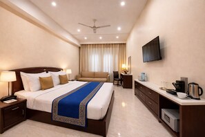 Deluxe Double Room - Kasa Stays Pitampura (New Delhi)