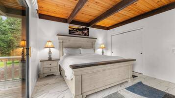 Desk, iron/ironing board, WiFi, bed sheets