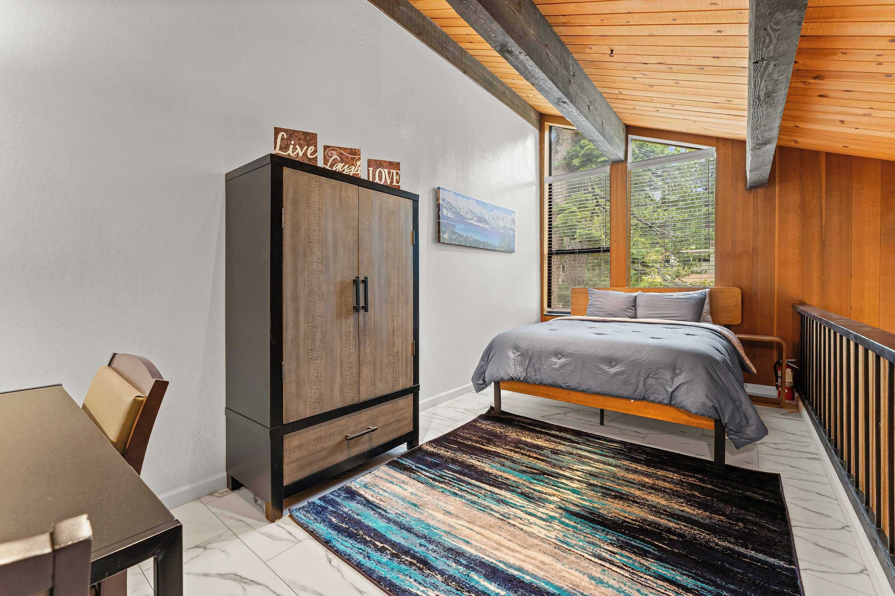 Desk, iron/ironing board, WiFi, bed sheets