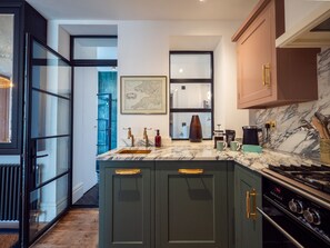 Fridge, microwave, oven, stovetop - Stunning Dartmouth Views | Stylish Coastal Home (Dartmouth)