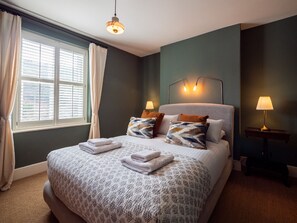 Iron/ironing board, free WiFi, bed sheets - Stunning Dartmouth Views | Stylish Coastal Home (Dartmouth)