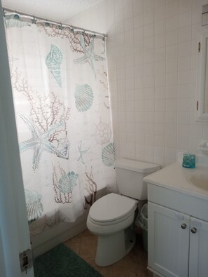 Bathroom - Charming 2-bedroom house with AC in Key Largo (Key Largo)