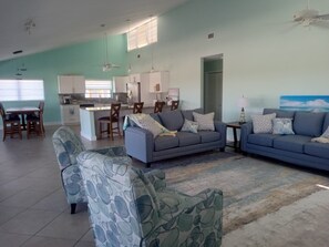 TV - Charming 2-bedroom house with AC in Key Largo (Key Largo)