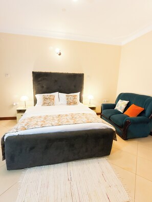 1 bedroom, iron/ironing board, Internet, bed sheets - Constatia Homes Bukoto (Bukoto)