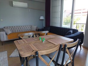 Classic Condo, Garden View | Living area