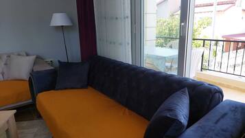 Classic Condo, Garden View | Living area