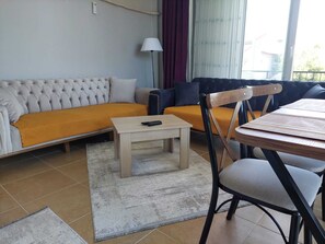 Condo phong cách cổ điển, quang cảnh vườn | Khu phòng khách