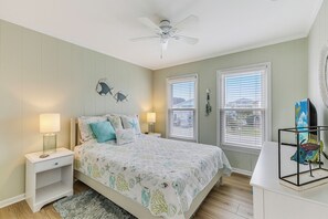4 bedrooms, iron/ironing board, WiFi, bed sheets - Spacious 4-bedroom Canal Home on Holden Beach (Holden Beach)