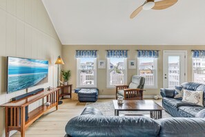 TV - Spacious 4-bedroom Canal Home on Holden Beach (Holden Beach)