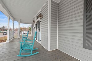 Exterior detail - Vintage Charm, modern convenience--B & B w/Pool (Franklinton)