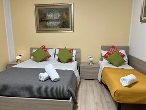 Iron/ironing board, Internet, bed sheets - Venice House (Venezia)