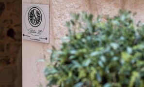 تفاصيل الفندق من الخارج