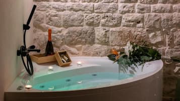 Jetted bath, eco-friendly toiletries, hair dryer, towels
