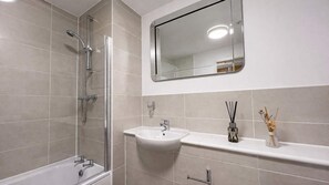 Douche, sèche-cheveux