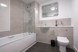 Douche, sèche-cheveux
