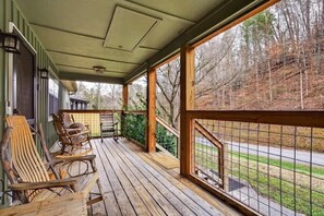 Terrace/patio - Sleeps 18 | Next to Dollywood | Swim Spa | Game Room | Sauna (Pigeon Forge)