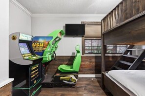 Iron/ironing board, free WiFi, bed sheets - Sleeps 18 | Next to Dollywood | Swim Spa | Game Room | Sauna (Pigeon Forge)