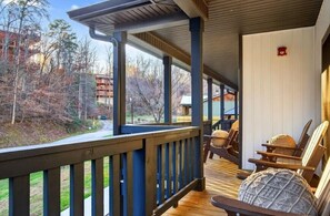 Property grounds - 6 BD Next To Dollywood |Sleeps 22| Pool | Arcade |Sauna |Pet Friendly (Pigeon Forge)