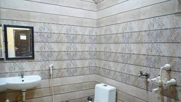 Ducha, artículos de tocador gratuitos, toallas, jabón
