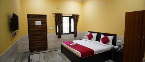 Deluxe Double Room | Free WiFi, bed sheets