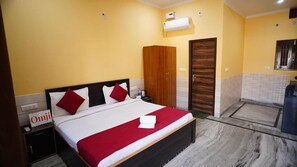 Deluxe Double Room - Omji Ashram - Pyare Mohan Dham (Vrindavan)