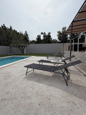 Outdoor pool - VILLA ISAURE (Istres)