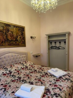 WiFi, bed sheets - Three Bedroom Deluxe Apartment (Roma)