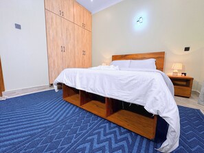 1 bedroom, iron/ironing board, Internet, bed sheets - Constatia Homes (Kampala)