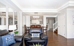Interior - Amazing, vast townhouse on Lake Okanagan. (Kelowna)