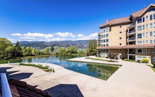 Amazing, vast townhouse on Lake Okanagan.