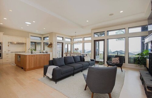 Look Out, Modern House, Lakeview, Hot Tub